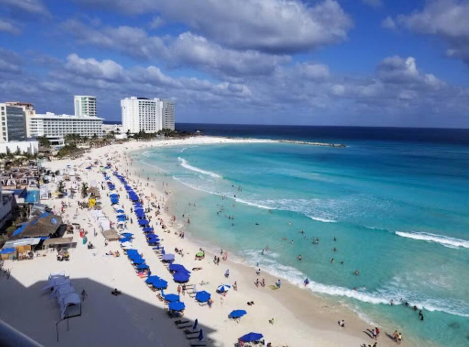 Beach Front Renewed Apartment 칸쿤 외부 사진