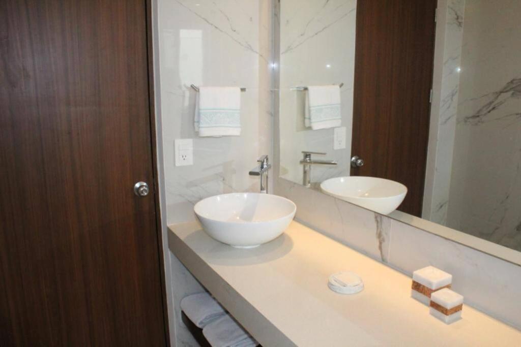 Beach Front Renewed Apartment 칸쿤 외부 사진